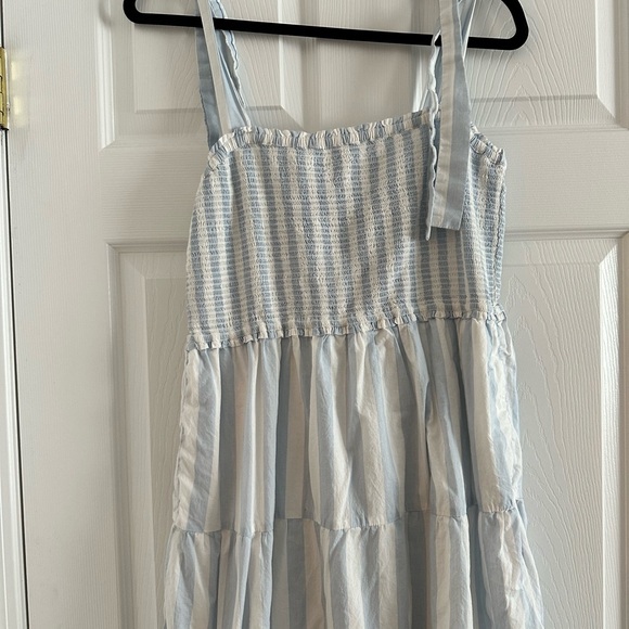 Elegant White Striped Maxi Dress - Picture 3 of 3